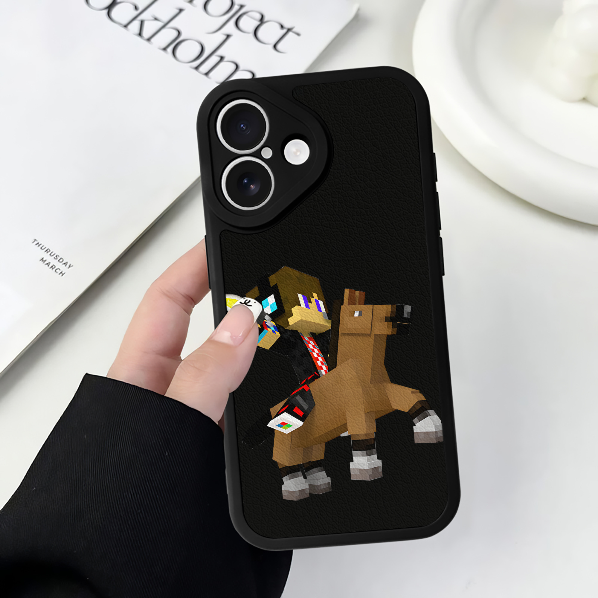 （画像用） マインクラフト ブロックの世界 Minecraft MC Block world 【iPhone 16シリーズ対応】シリコンスマホケース（レザー調） 材質：シリコン